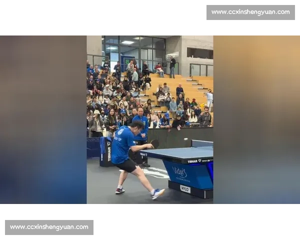 教练组眼神交流暗流涌动,羽毛球直播细节揭秘! 教练组眼神交流暗流涌动,羽毛球直播细节揭秘!